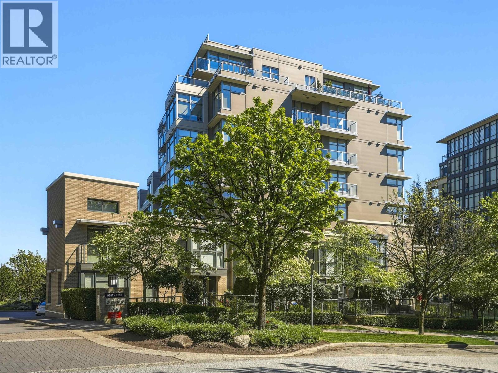 402 9298 UNIVERSITY CRESCENT, Burnaby, British Columbia V5A4X8