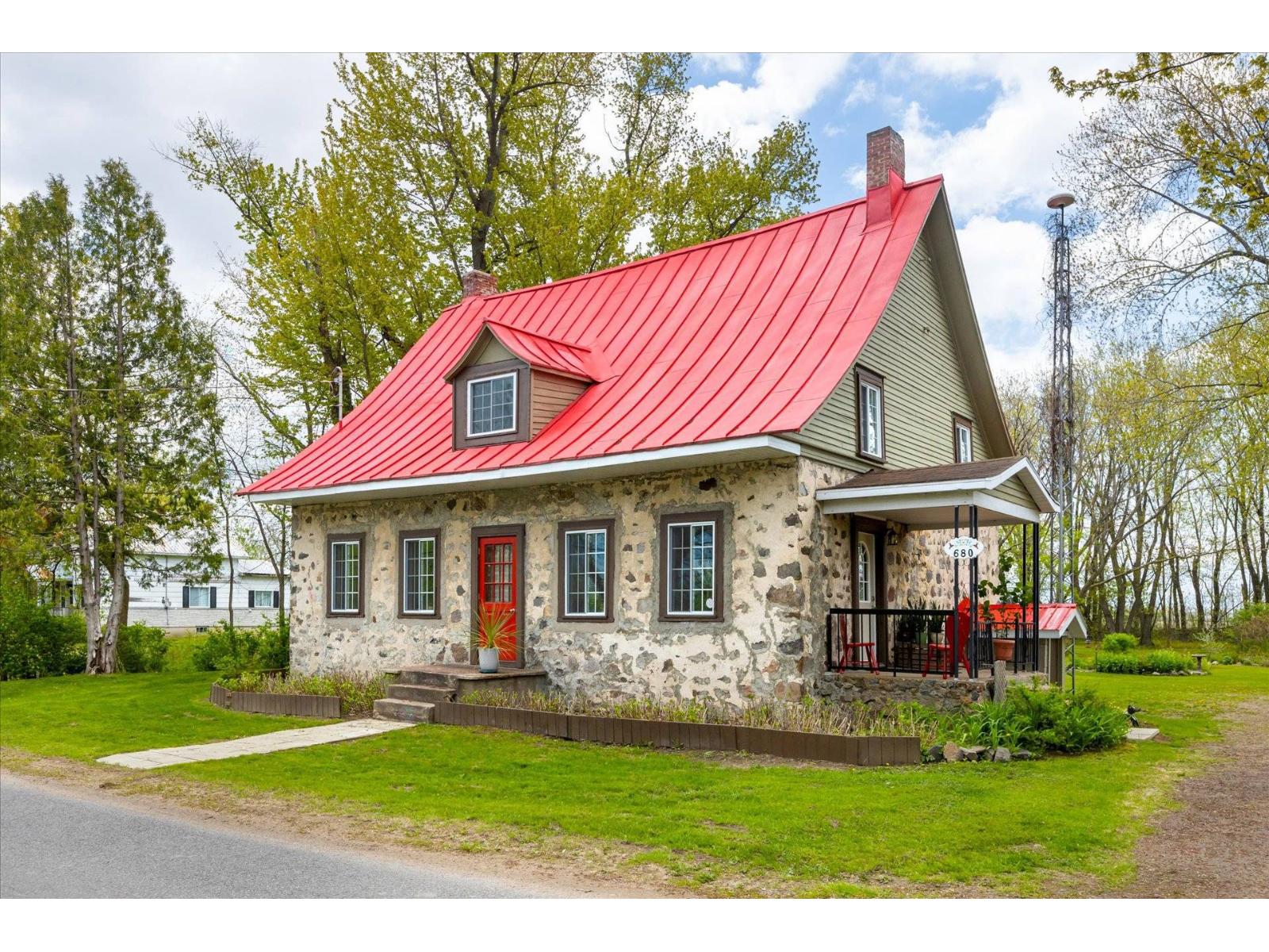 680 Av. Royale, Louiseville, Quebec J5V2L4