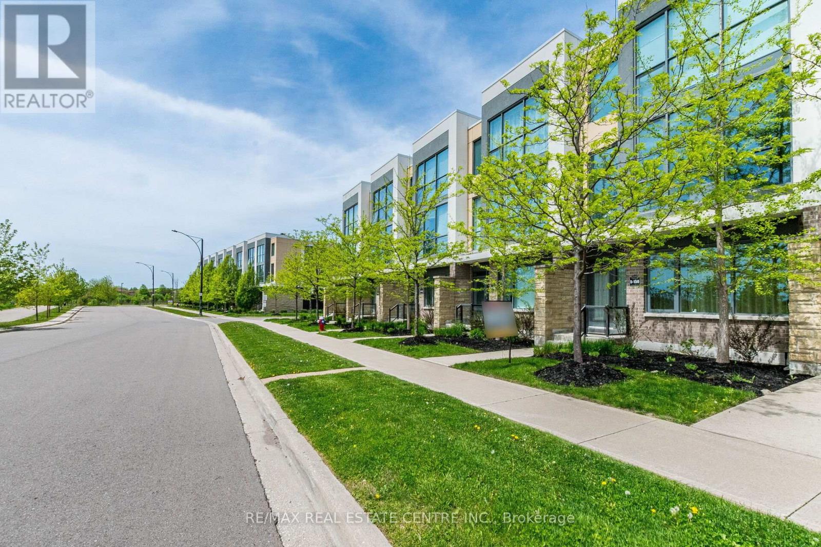 Row / Townhouse for Sale in 5 - 150 LITTLE CREEK|Mississauga (Hurontario), Ontario L5R0E9 2