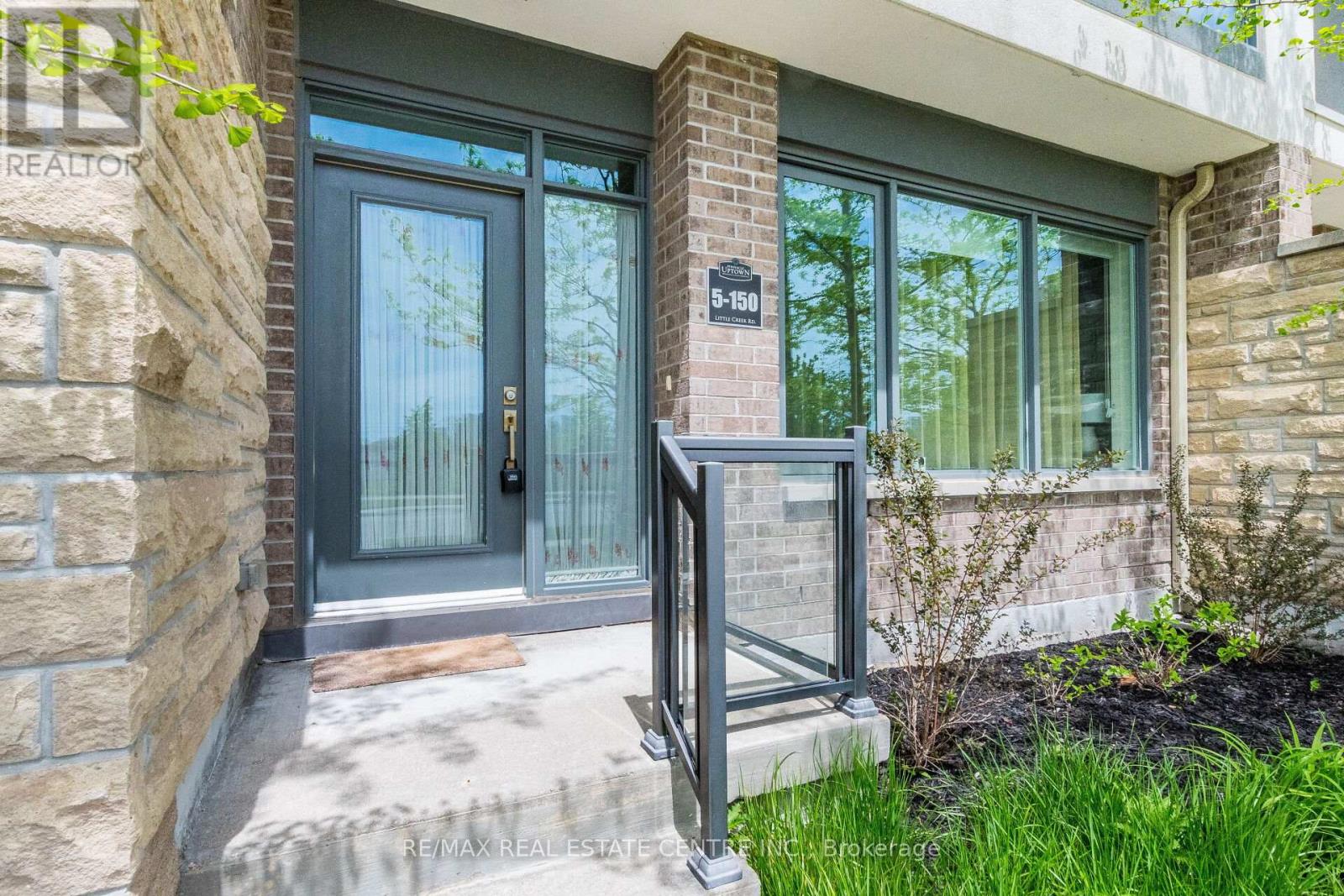 Row / Townhouse for Sale in 5 - 150 LITTLE CREEK|Mississauga (Hurontario), Ontario L5R0E9 3