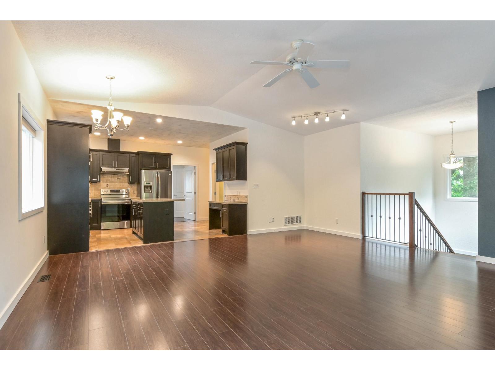 For sale: 34028 WALNUT AVENUE, Abbotsford, British Columbia V2S2S5