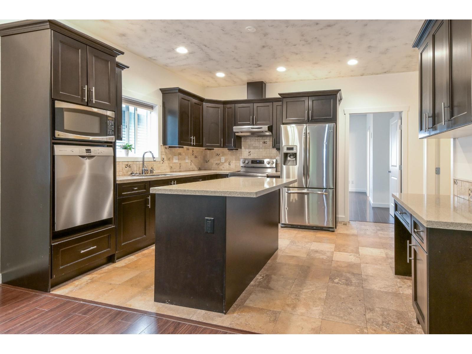 For sale: 34028 WALNUT AVENUE, Abbotsford, British Columbia V2S2S5