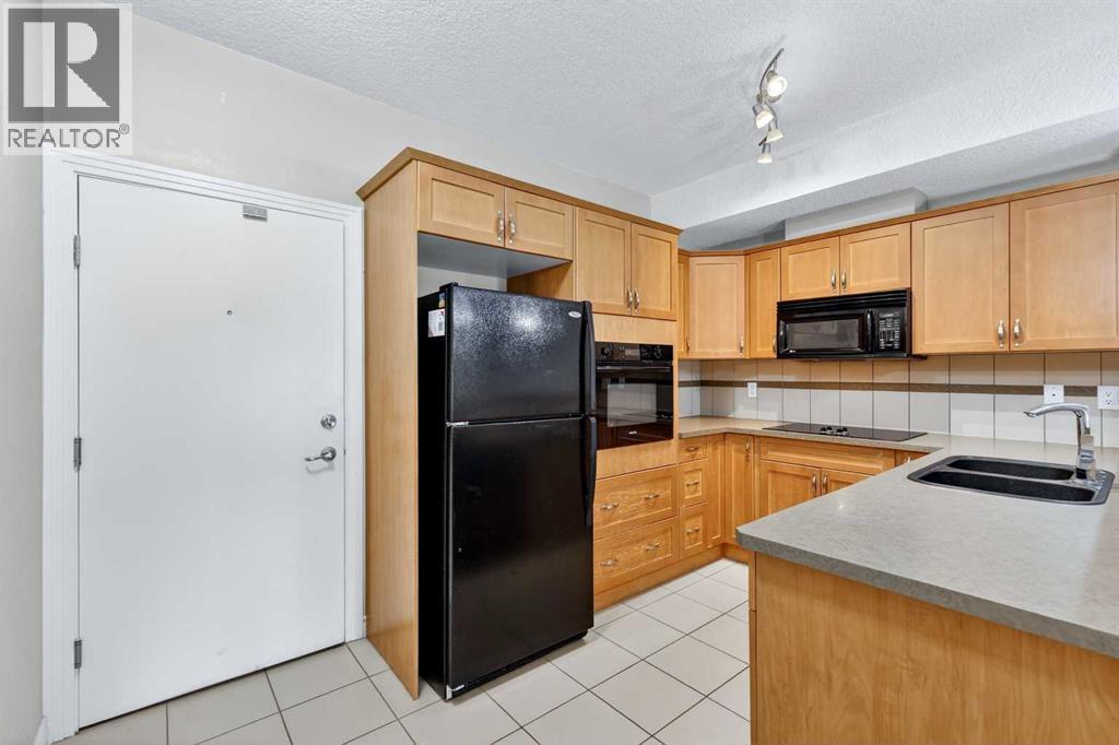 Apartment for Sale in 137, 60 Royal Oak Plaza NW|Calgary, Alberta T3G0A7 2