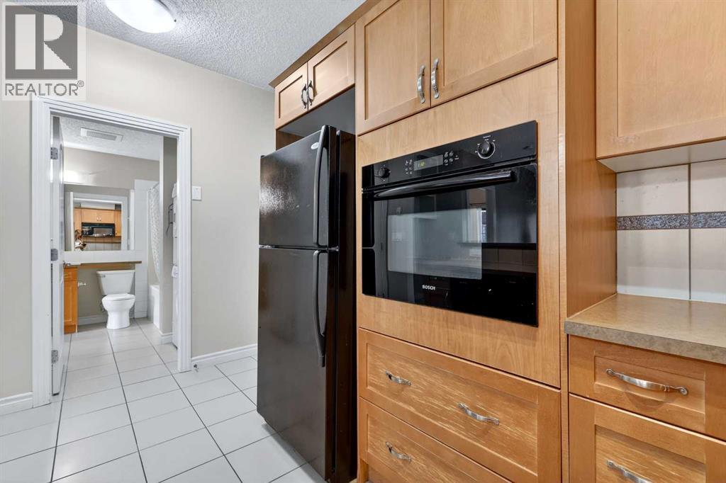 Apartment for Sale in 137, 60 Royal Oak Plaza NW|Calgary, Alberta T3G0A7 3