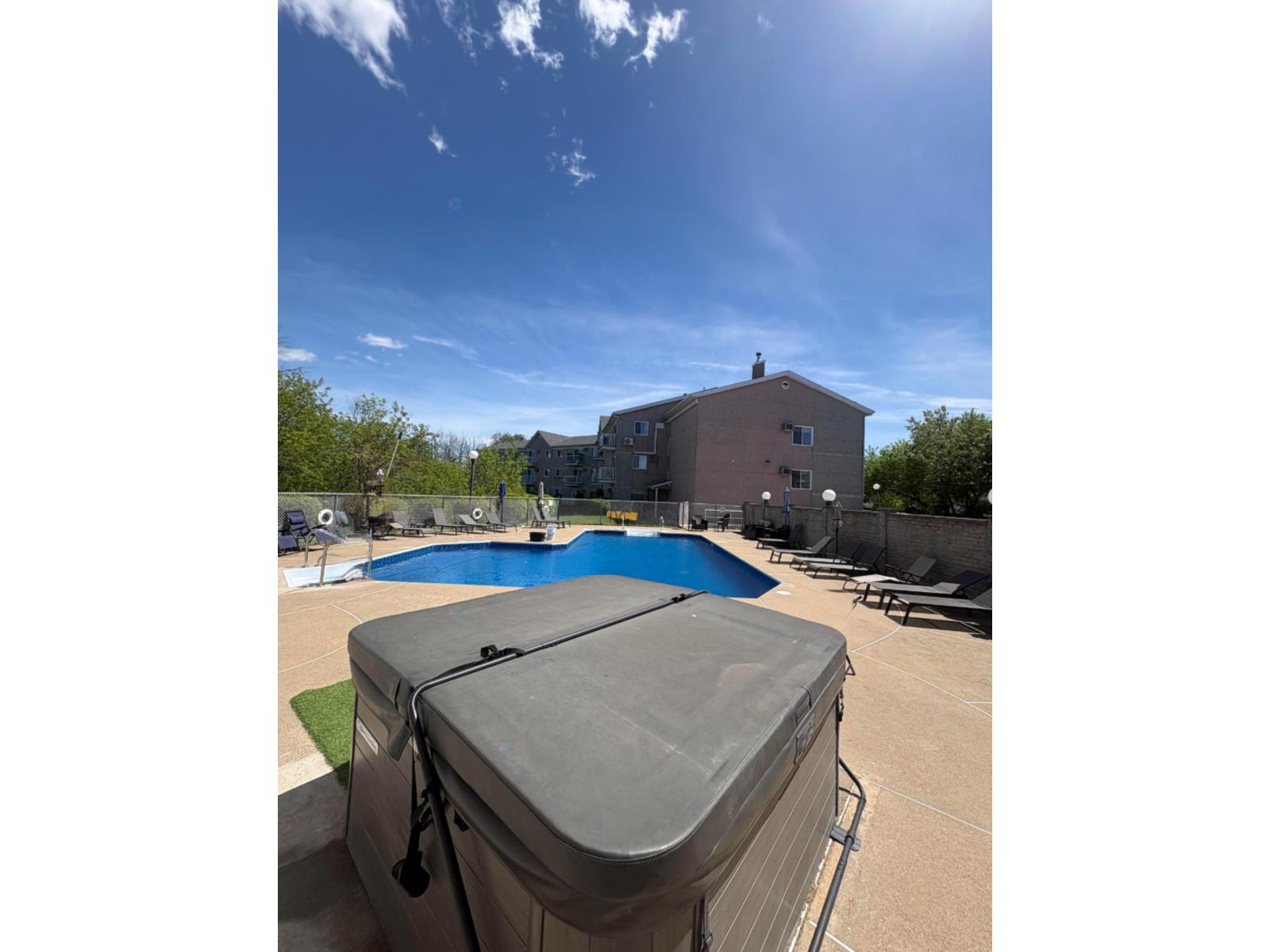 60 Rue J.-E.-Turbide, #308, Sainte-Thérèse, Quebec J7E6R6