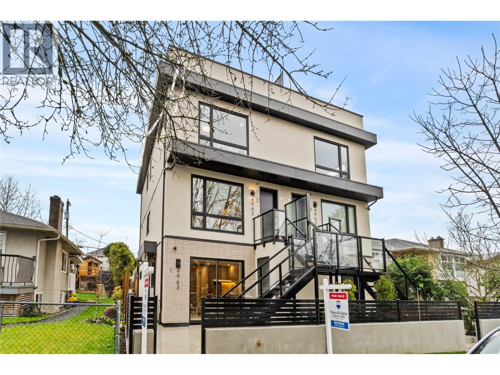 2 4963 CHESTER STREET|Vancouver, British Columbia V5W3A7