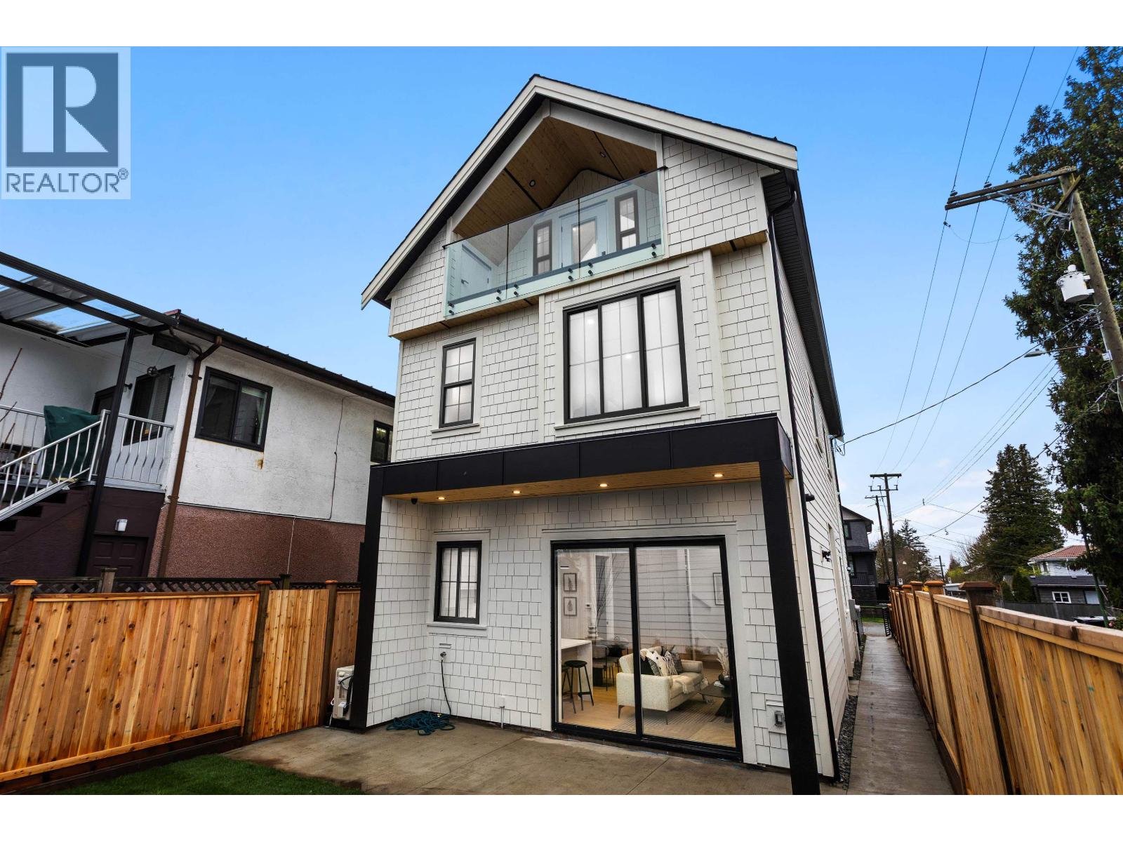 2 5306 CULLODEN STREET|Vancouver, British Columbia V5W3R6