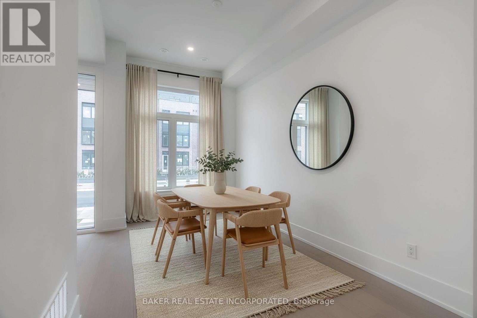 Row / Townhouse for Sale in 31 - 50 COVESIDE DRIVE|Mississauga (Port Credit), Ontario L5H0B2 4