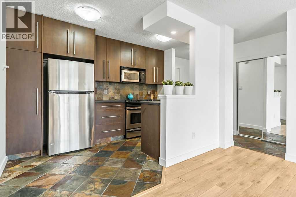 Apartment for Sale in 402, 2220 16A Street W|Calgary, Alberta T2T4K2 5