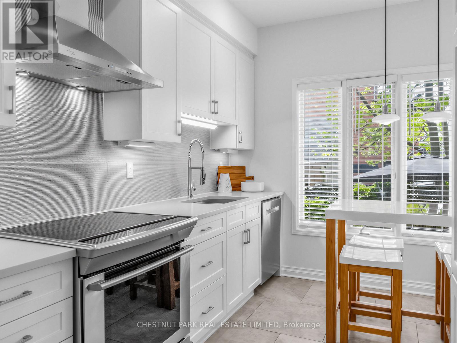 For sale: 24 THE GREENERY, Oakville (RO River Oaks), Ontario L6H6J6 ...