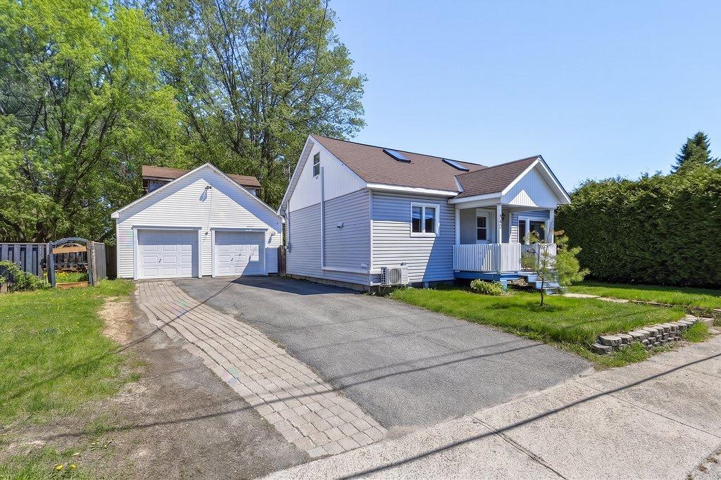 590 Rue Monseigneur-Brunet, Gatineau (Buckingham), Quebec J8L2T5