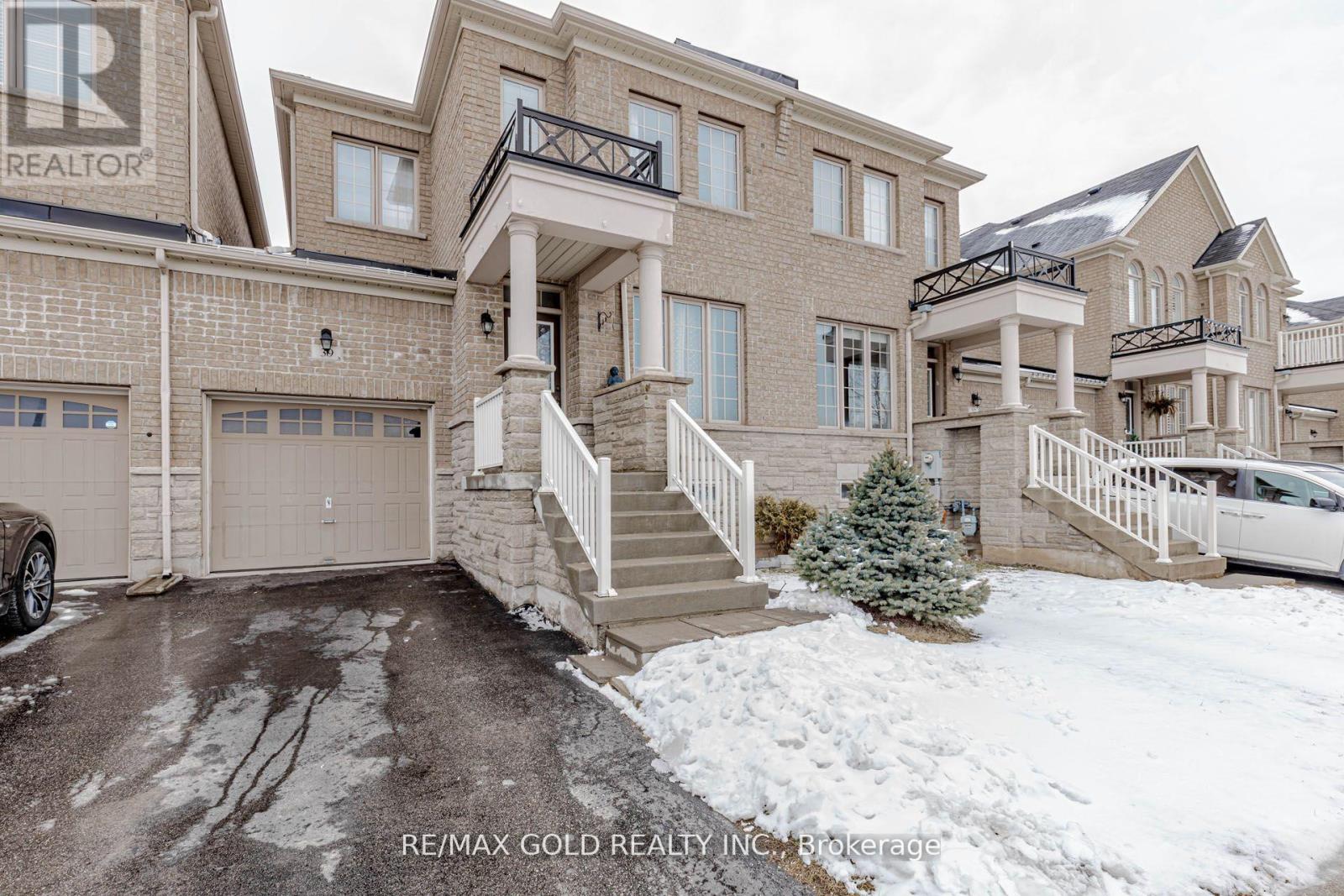 Row / Townhouse for Sale in 39 CHESTERWOOD CRESCENT|Brampton (Credit Valley), Ontario L6Y0Z4 3