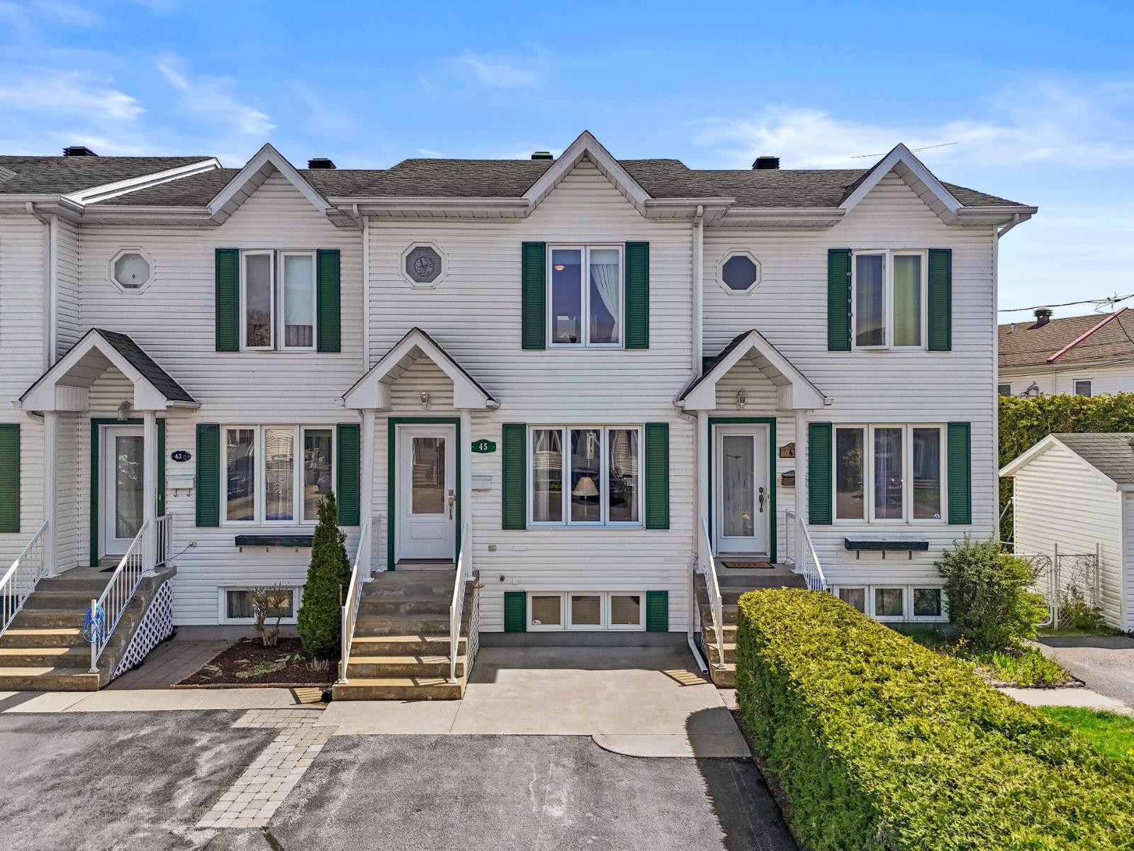 45 Rue Delisle, Notre-Dame-des-Prairies, Quebec J6E8X2