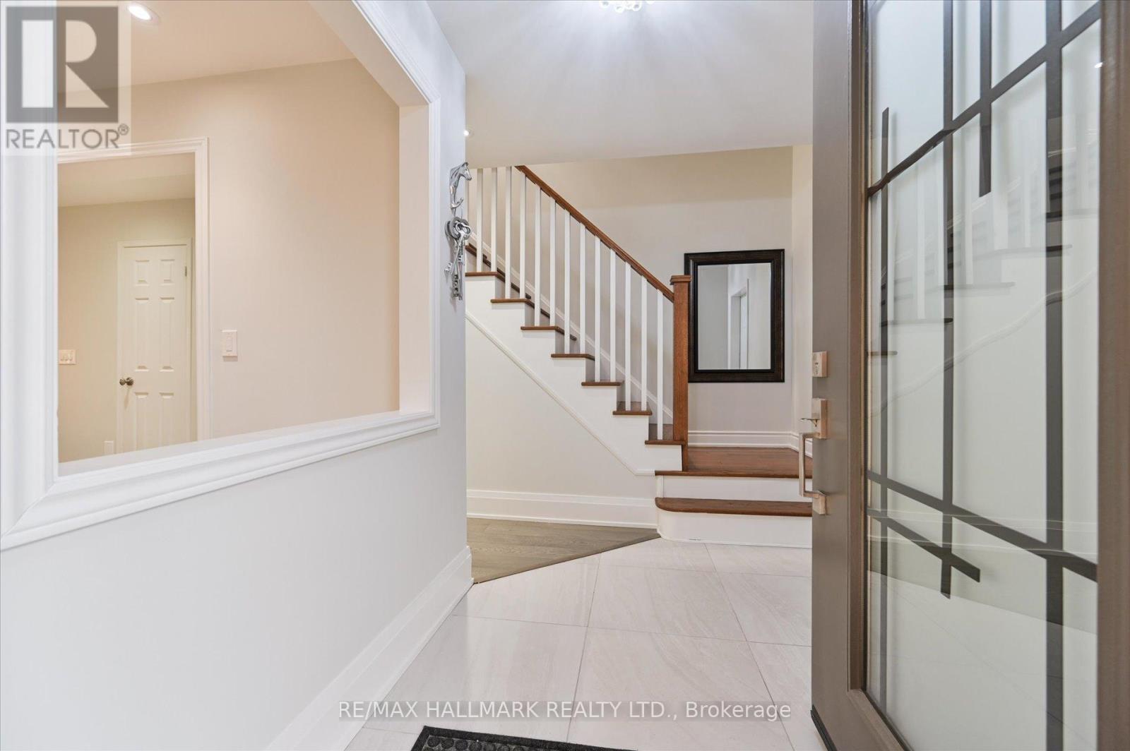 Row / Townhouse for Sale in 5936 CANDLEBROOK COURT|Mississauga (East Credit), Ontario L5V2V5 4