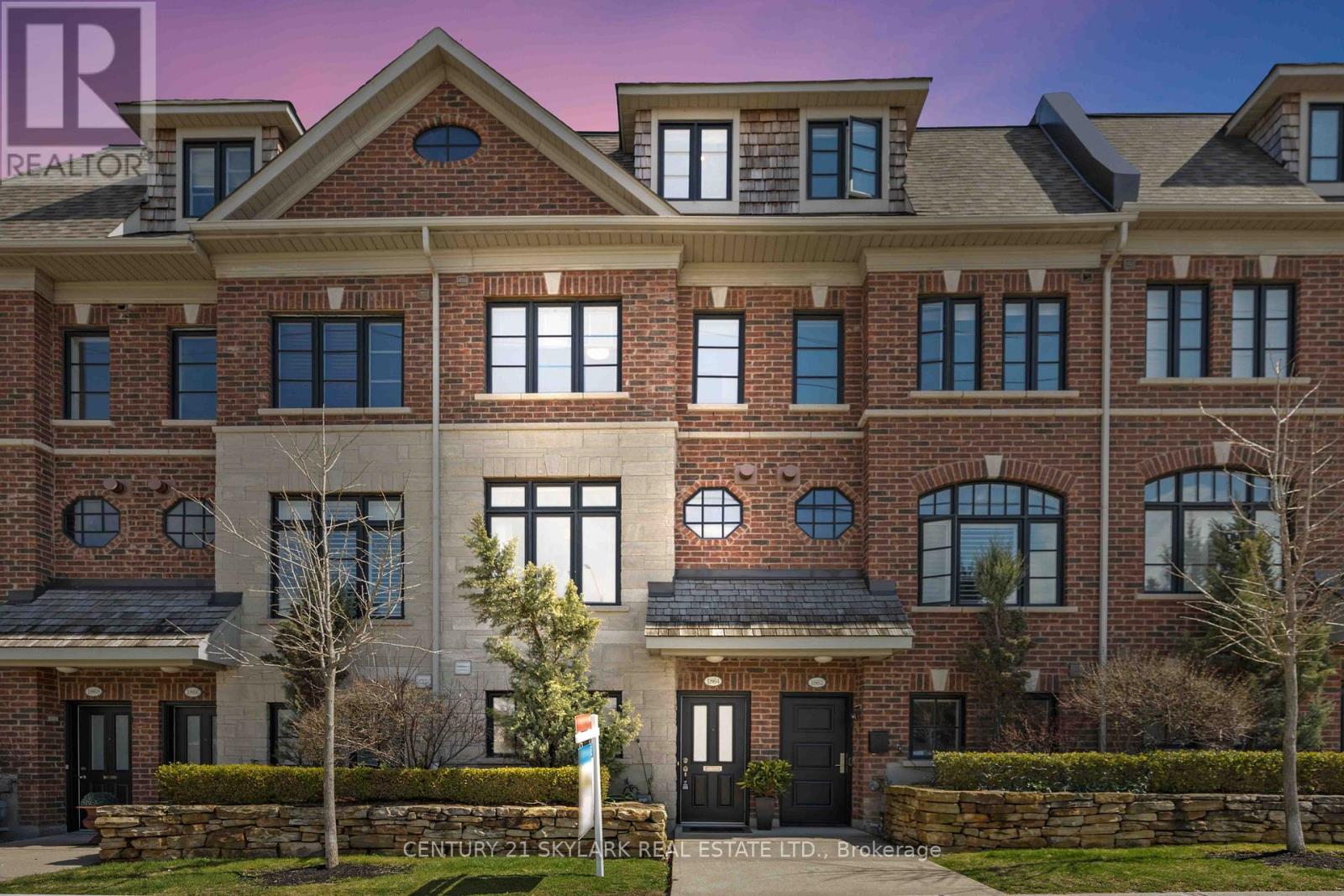 Row / Townhouse for Sale in 1864 BURNHAMTHORPE ROAD E|Mississauga (Applewood), Ontario L4X2S5 2