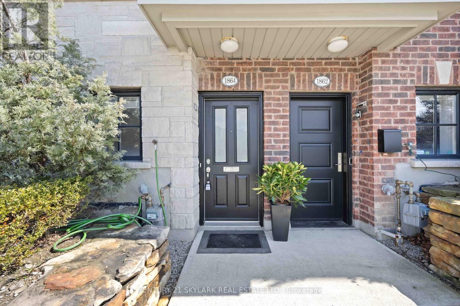 Row / Townhouse for Sale in 1864 BURNHAMTHORPE ROAD E|Mississauga (Applewood), Ontario L4X2S5 3