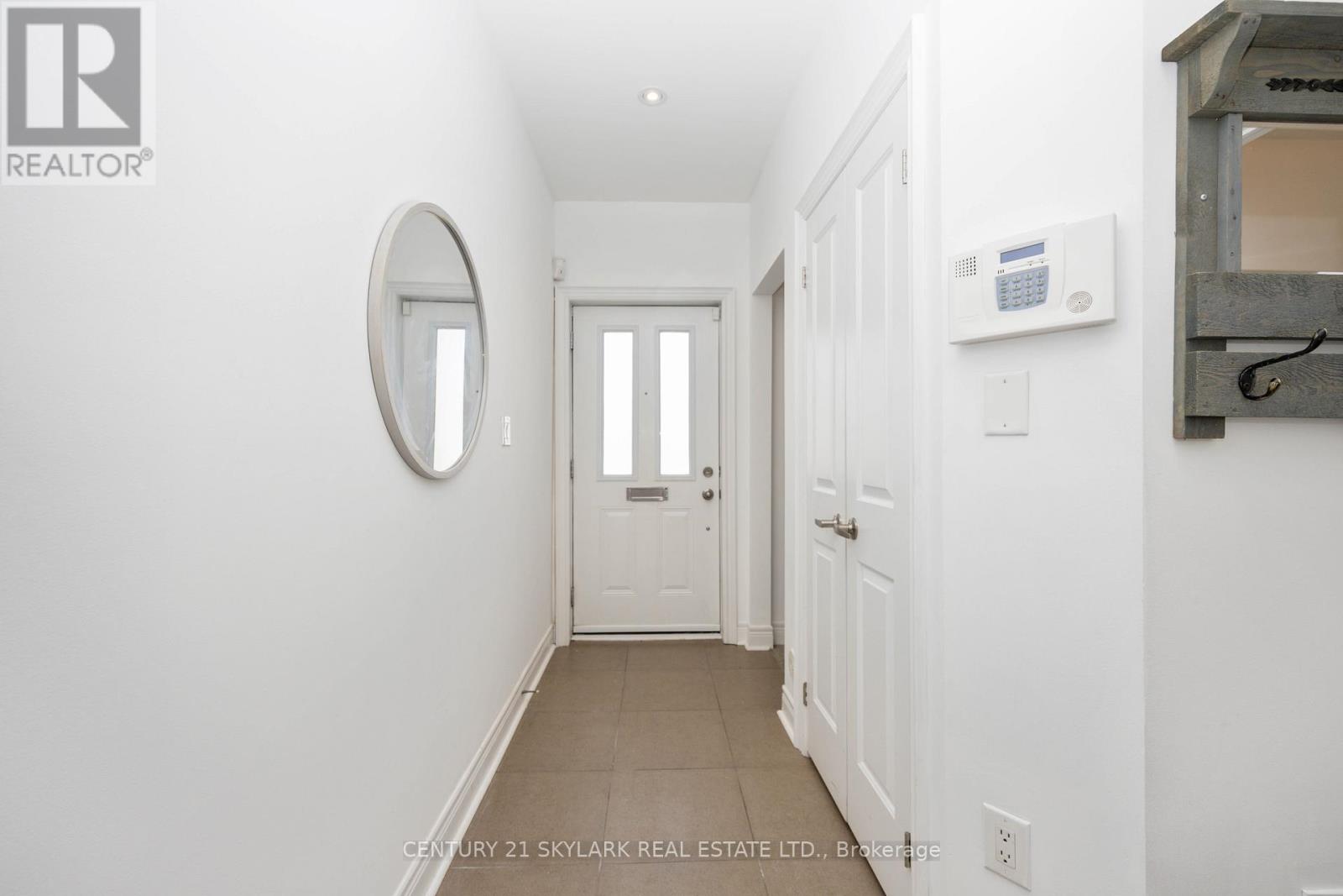 Row / Townhouse for Sale in 1864 BURNHAMTHORPE ROAD E|Mississauga (Applewood), Ontario L4X2S5 4
