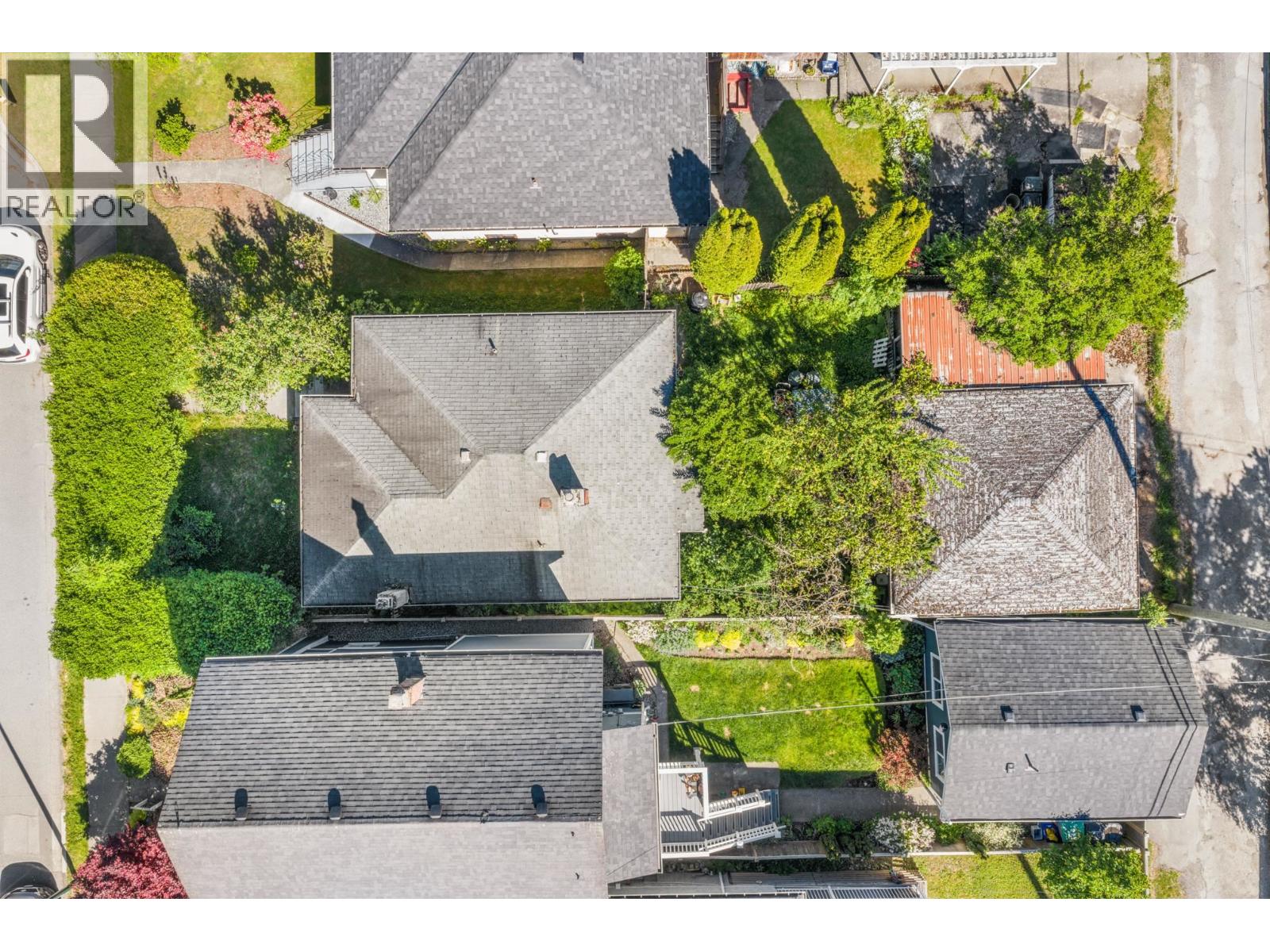 880 E 33RD AVENUE|Vancouver, British Columbia V5V3A5