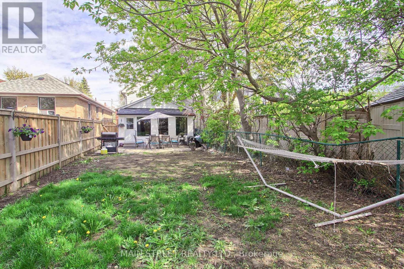 For sale: 19 MACDONALD STREET, Toronto (Mimico), Ontario M8V1Y3