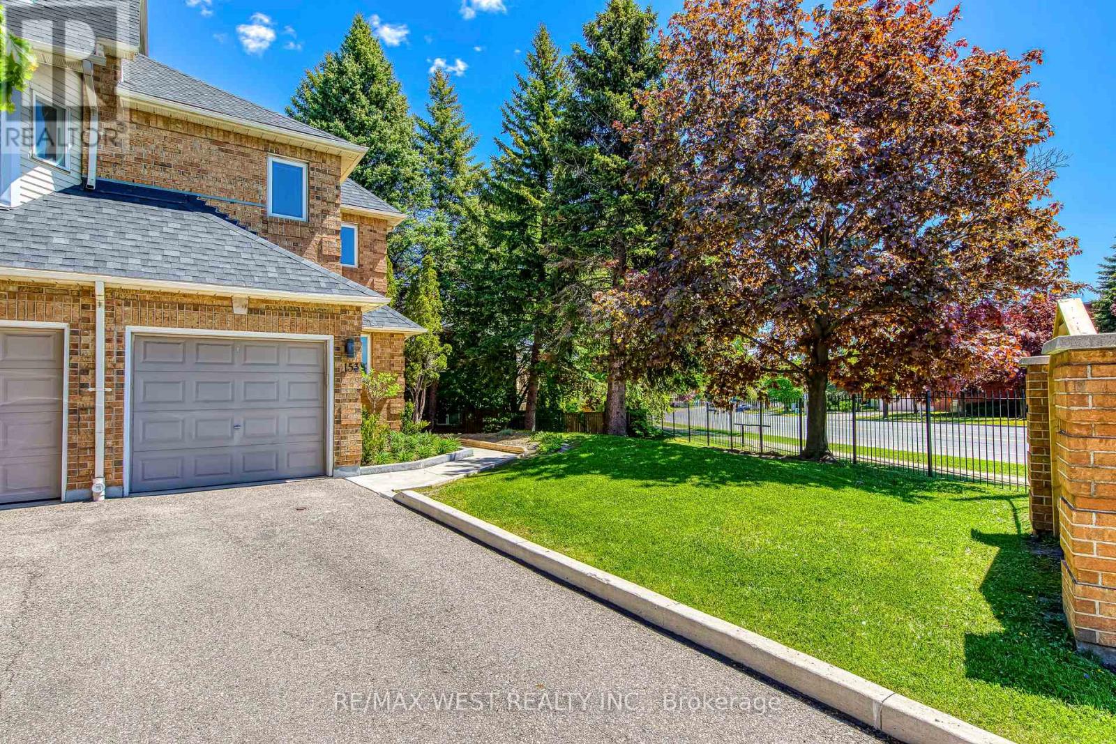 Row / Townhouse for Sale in 153 - 99 BRISTOL ROAD E|Mississauga (Hurontario), Ontario L4Z3P4 2