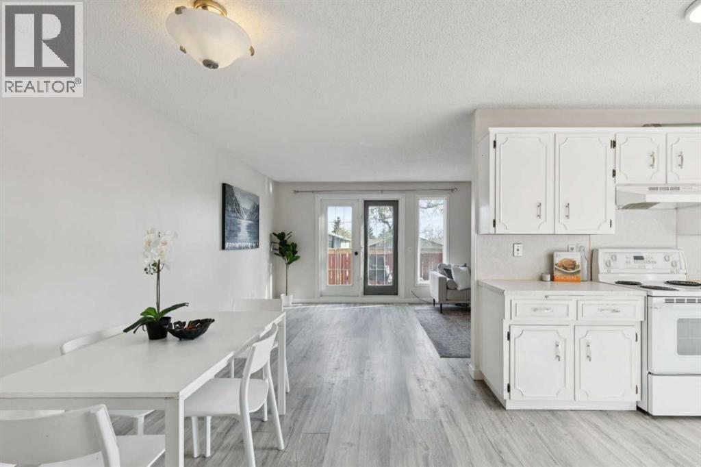 Duplex for Sale in 1121 Berkley Drive NW|Calgary, Alberta T3K1S6 3