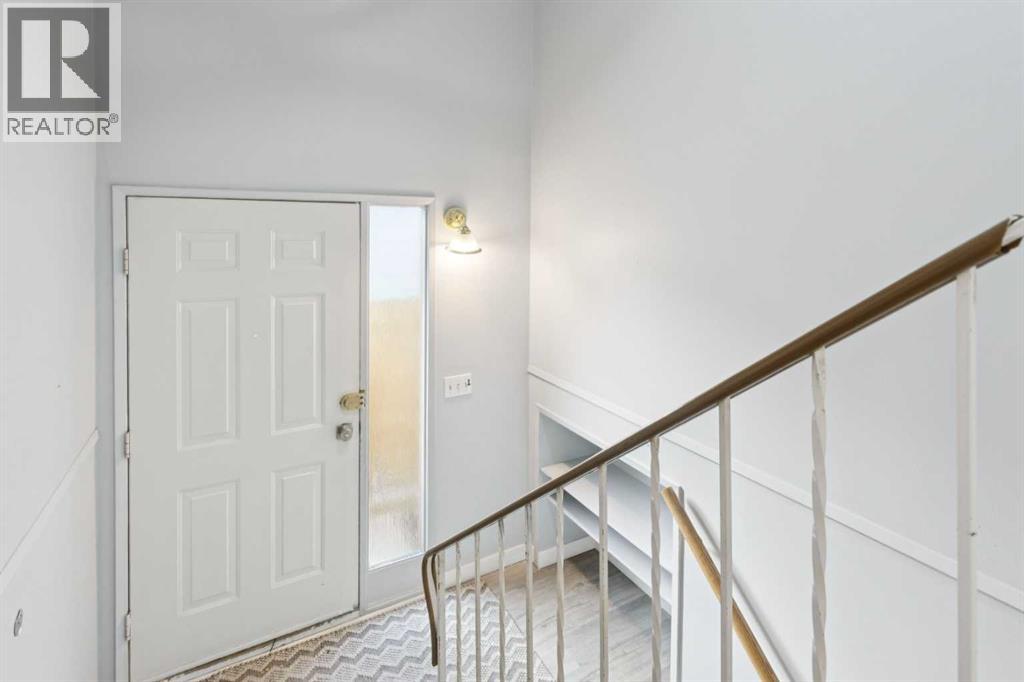 Duplex for Sale in 1121 Berkley Drive NW|Calgary, Alberta T3K1S6 2