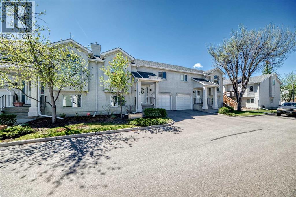 Row / Townhouse for Sale in 19 Sunlake Gardens SE|Calgary, Alberta T2X3G4
