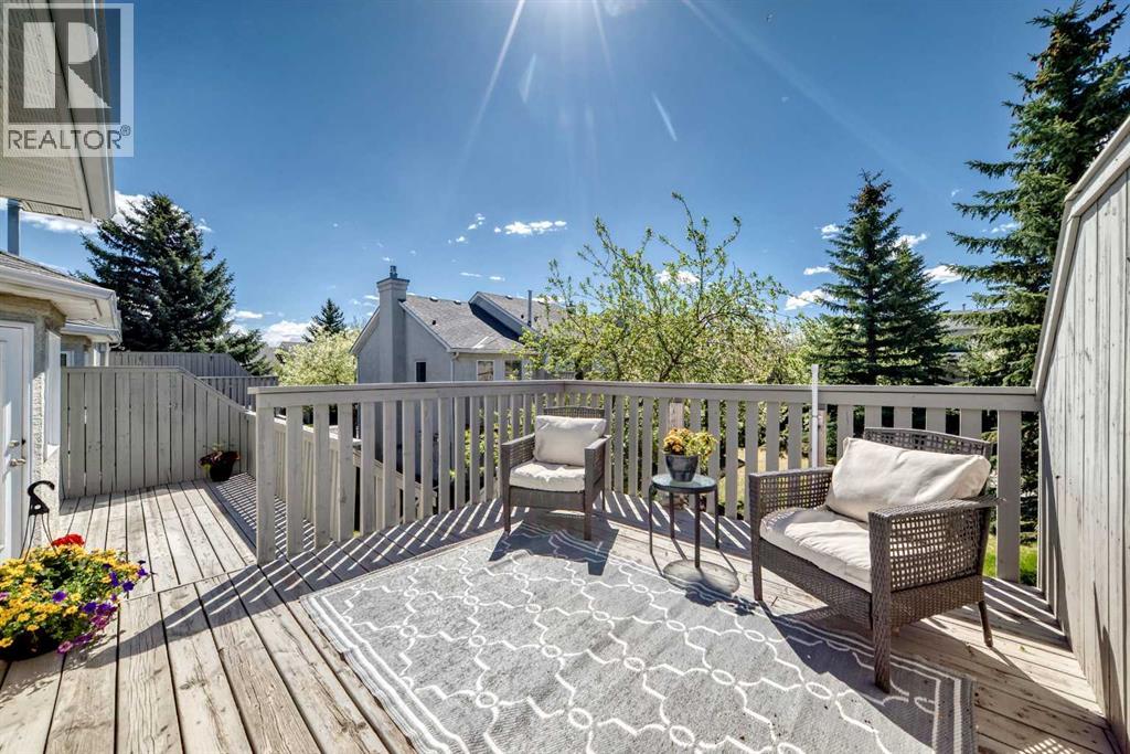 Row / Townhouse for Sale in 19 Sunlake Gardens SE|Calgary, Alberta T2X3G4 2