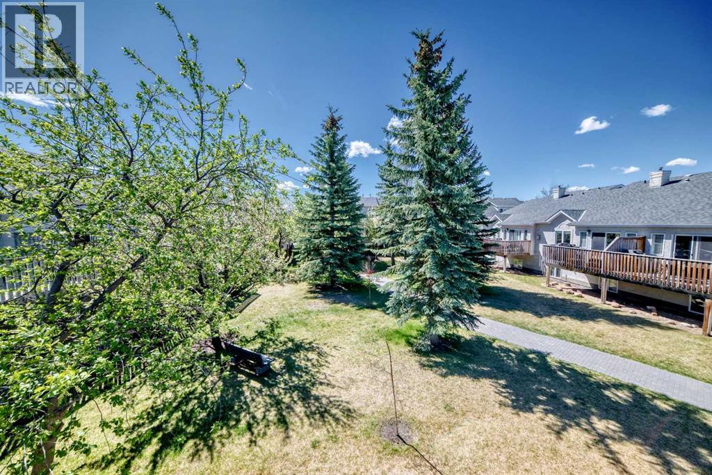 Row / Townhouse for Sale in 19 Sunlake Gardens SE|Calgary, Alberta T2X3G4 3
