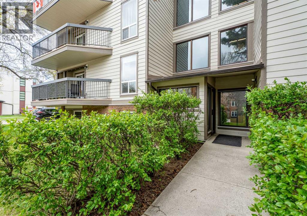 Apartment for Sale in 302, 239 6 Avenue NE|Calgary, Alberta T2E0L8 2