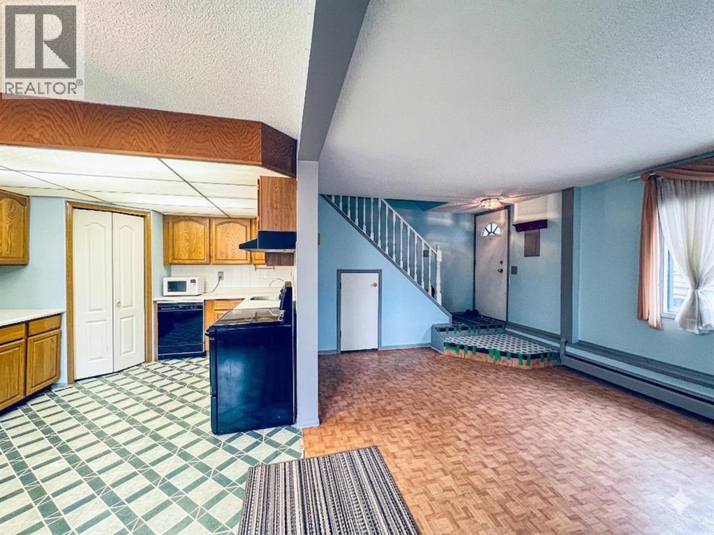 Row / Townhouse for Sale in 148, 3809 45 Street SW|Calgary, Alberta T3E3H4 5