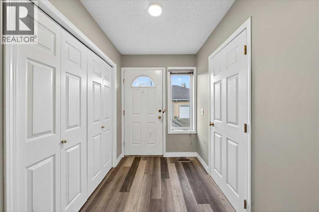 Row / Townhouse for Sale in 15 Cedarview Mews|Calgary, Alberta T2W6H8 5