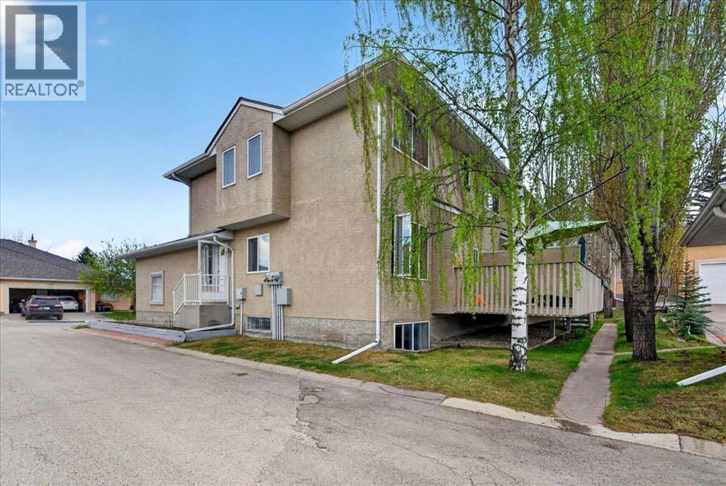 Row / Townhouse for Sale in 15 Cedarview Mews|Calgary, Alberta T2W6H8 3