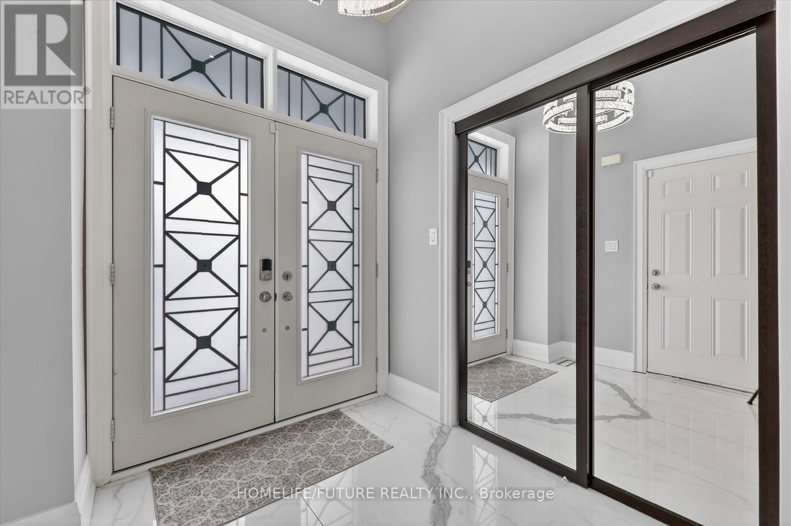 For sale: 130 TANGO CRESCENT, Newmarket (Woodland Hill), Ontario