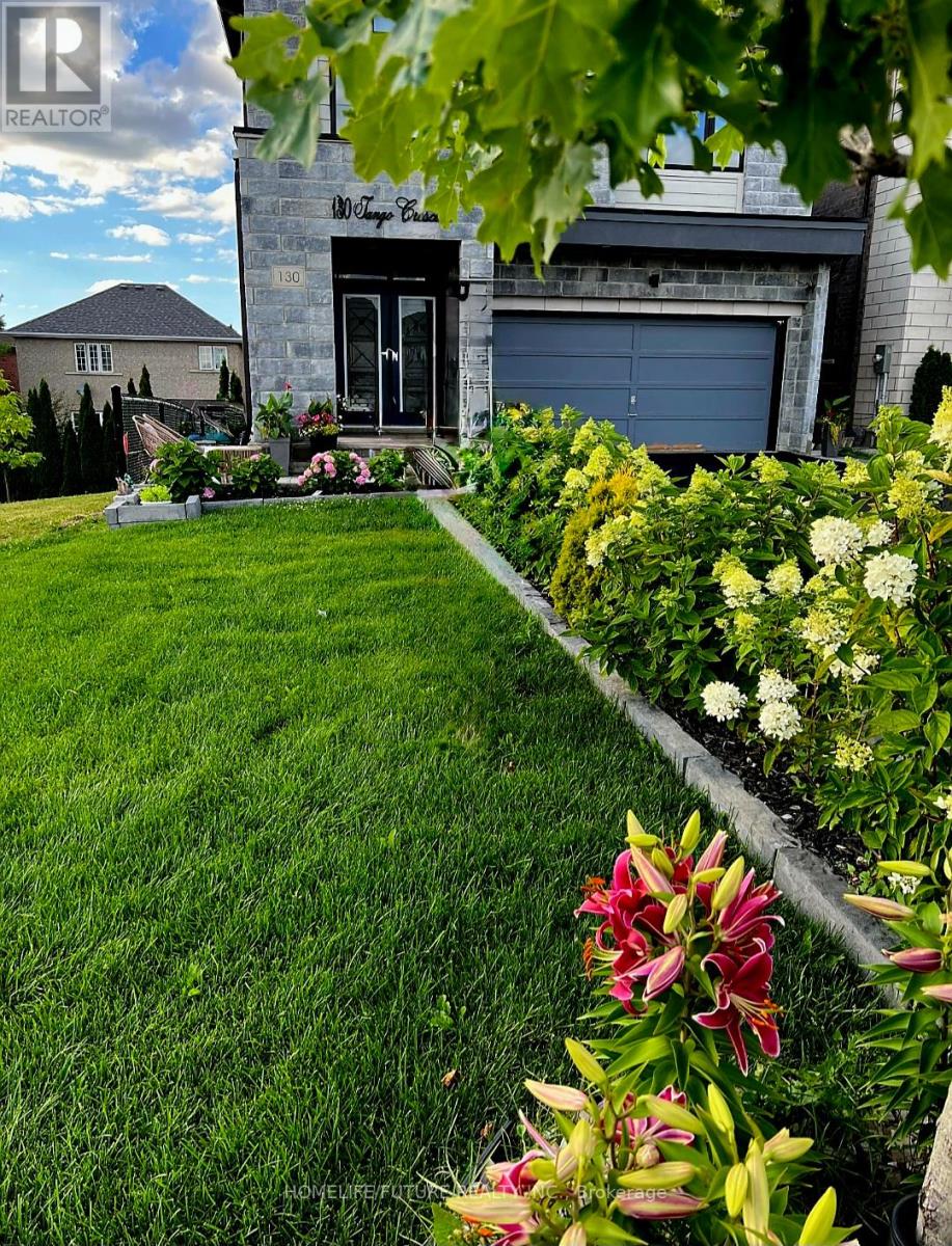 For sale: 130 TANGO CRESCENT, Newmarket (Woodland Hill), Ontario