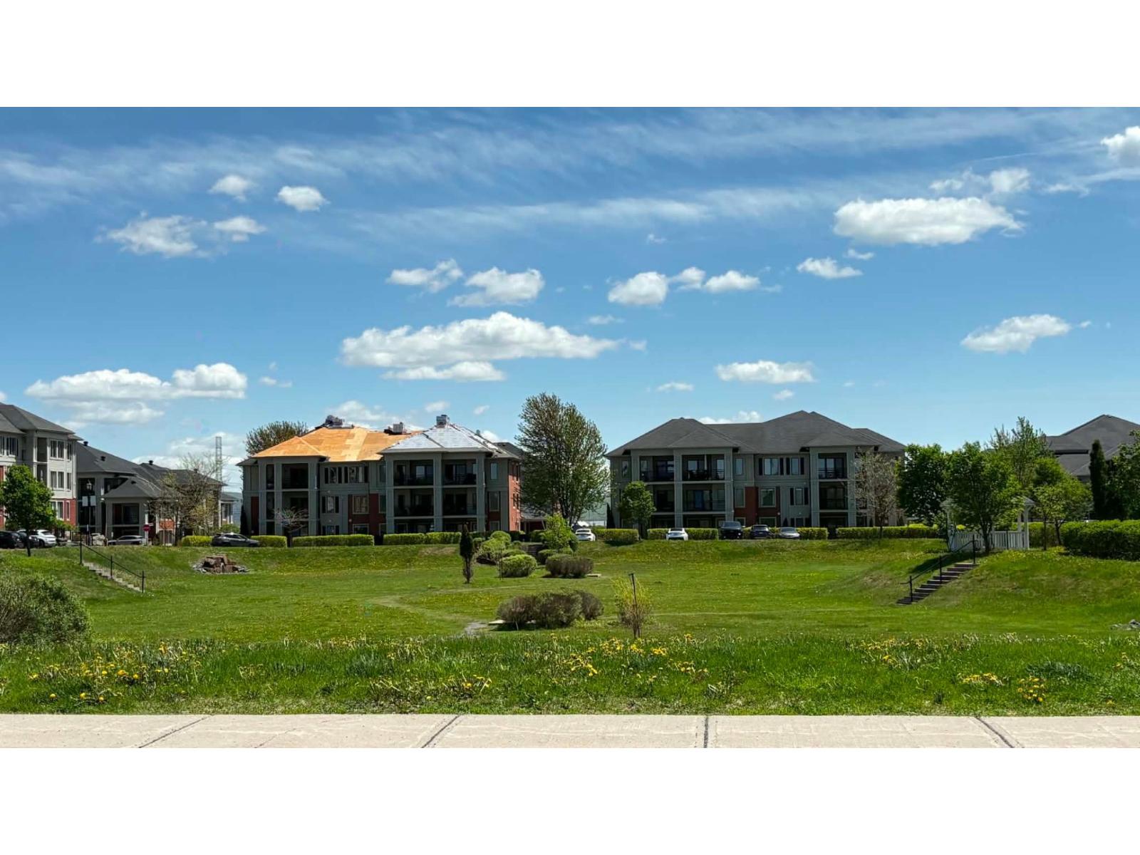 698 Rue des Sureaux, #8, Boucherville, Quebec J4B0C7