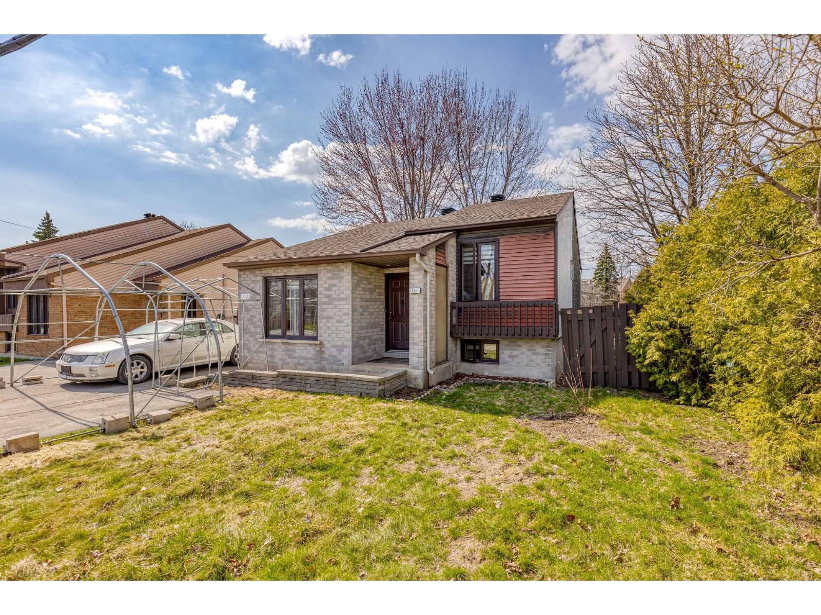 285 Rue Corbin, Laval (Sainte-Rose), Quebec H7L2B9