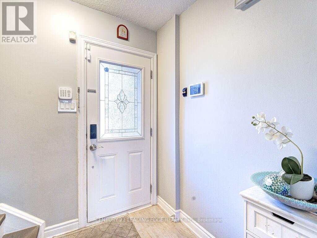 Row / Townhouse for Sale in 56 - 1552 LANCASTER DRIVE|Oakville (FA Falgarwood), Ontario L6H2Z4 2