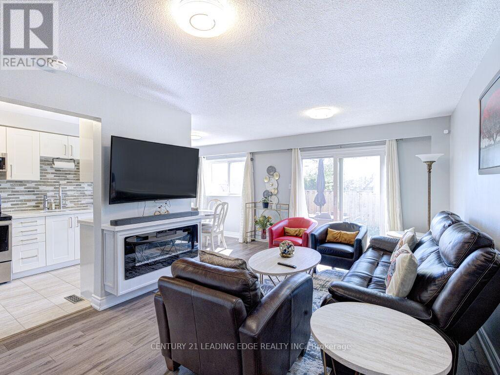 Row / Townhouse for Sale in 56 - 1552 LANCASTER DRIVE|Oakville (FA Falgarwood), Ontario L6H2Z4 4