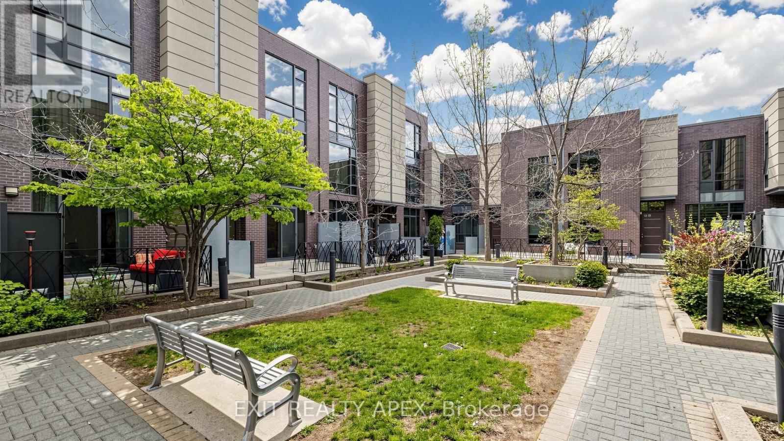 Row / Townhouse for Sale in 40 - 23 VALHALLA INN ROAD|Toronto (Islington-City Centre West), Ontario M9B0B3 2