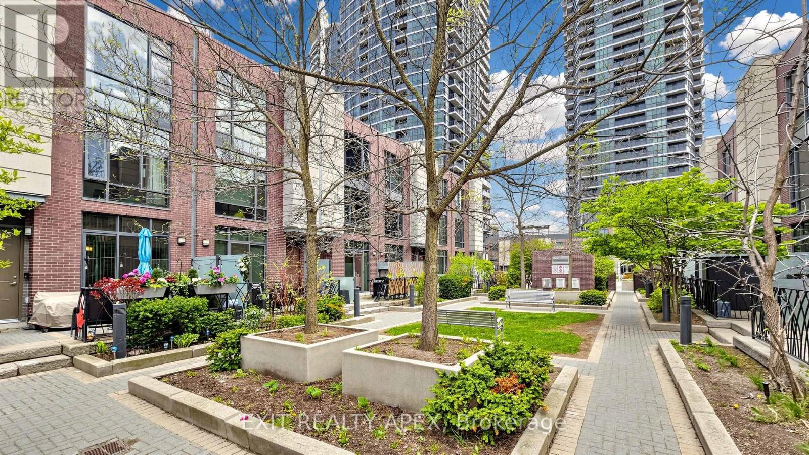Row / Townhouse for Sale in 40 - 23 VALHALLA INN ROAD|Toronto (Islington-City Centre West), Ontario M9B0B3 3