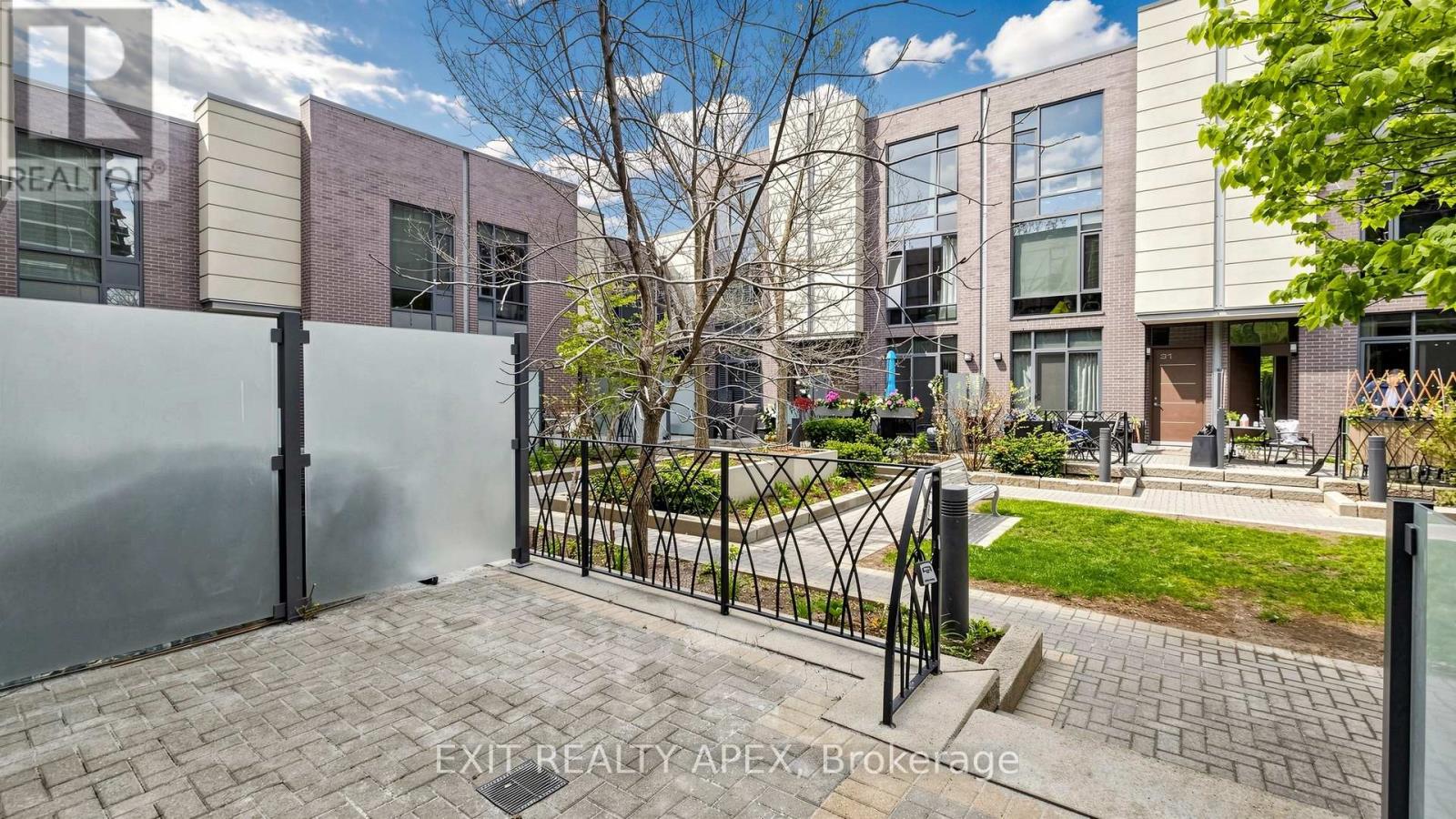Row / Townhouse for Sale in 40 - 23 VALHALLA INN ROAD|Toronto (Islington-City Centre West), Ontario M9B0B3 4