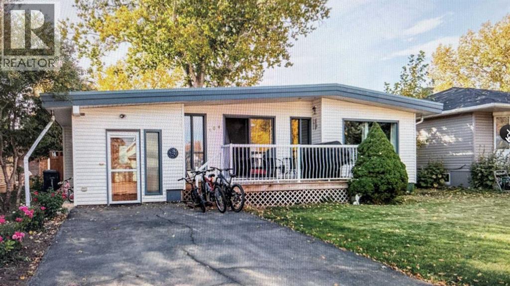 For sale: 108 2 Street W, Foremost, Alberta T0K0X0 - A2293720 | REALTOR.ca