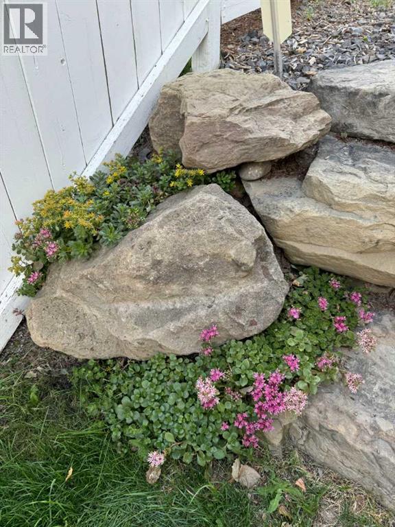 House for Sale in 78 Ypres Green SW|Calgary, Alberta T2T6M1 5