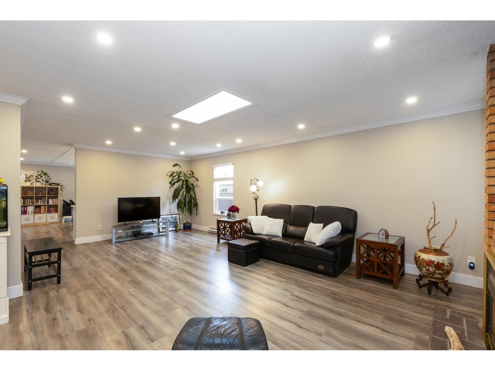For sale: 9683 155B STREET, Surrey, British Columbia V3R7N9