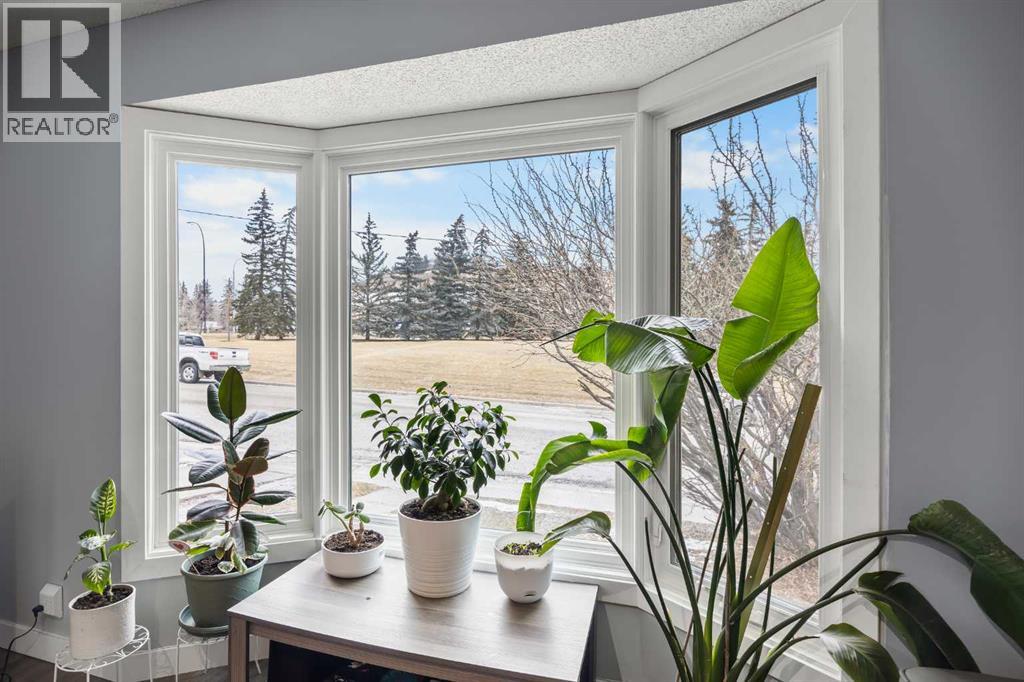 House for Sale in 23 Edgedale Road NW|Calgary, Alberta T3A2P6 3