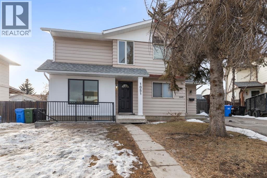 Duplex for Sale in 1051 Fonda Court SE|Calgary, Alberta T2A5W1 2