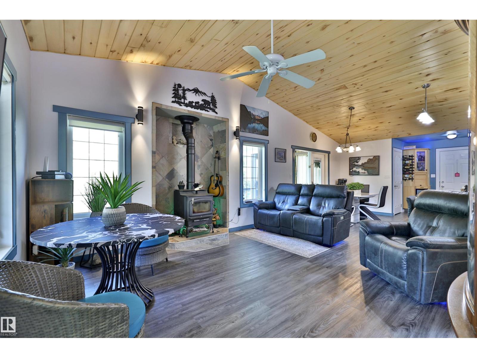 For sale: 5502 39 ST, Rural Wetaskiwin County, Alberta T0C2C0