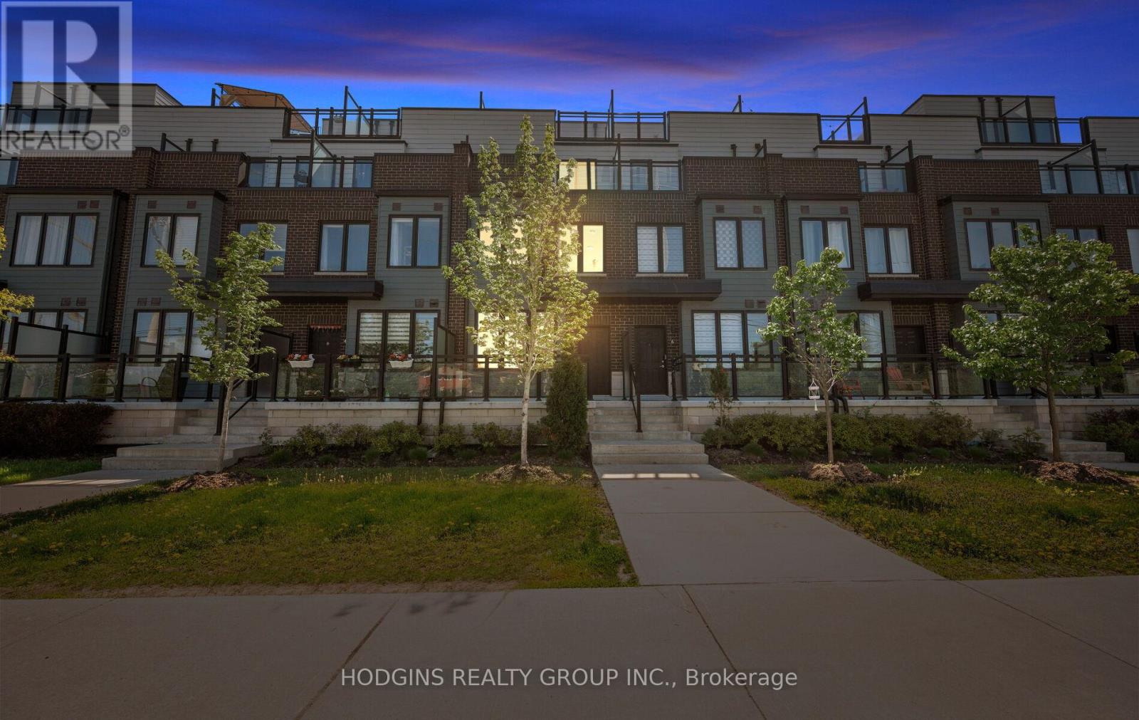 Row / Townhouse for Sale in 5 - 2212 BROMSGROVE ROAD|Mississauga (Clarkson), Ontario L5J0B3 2