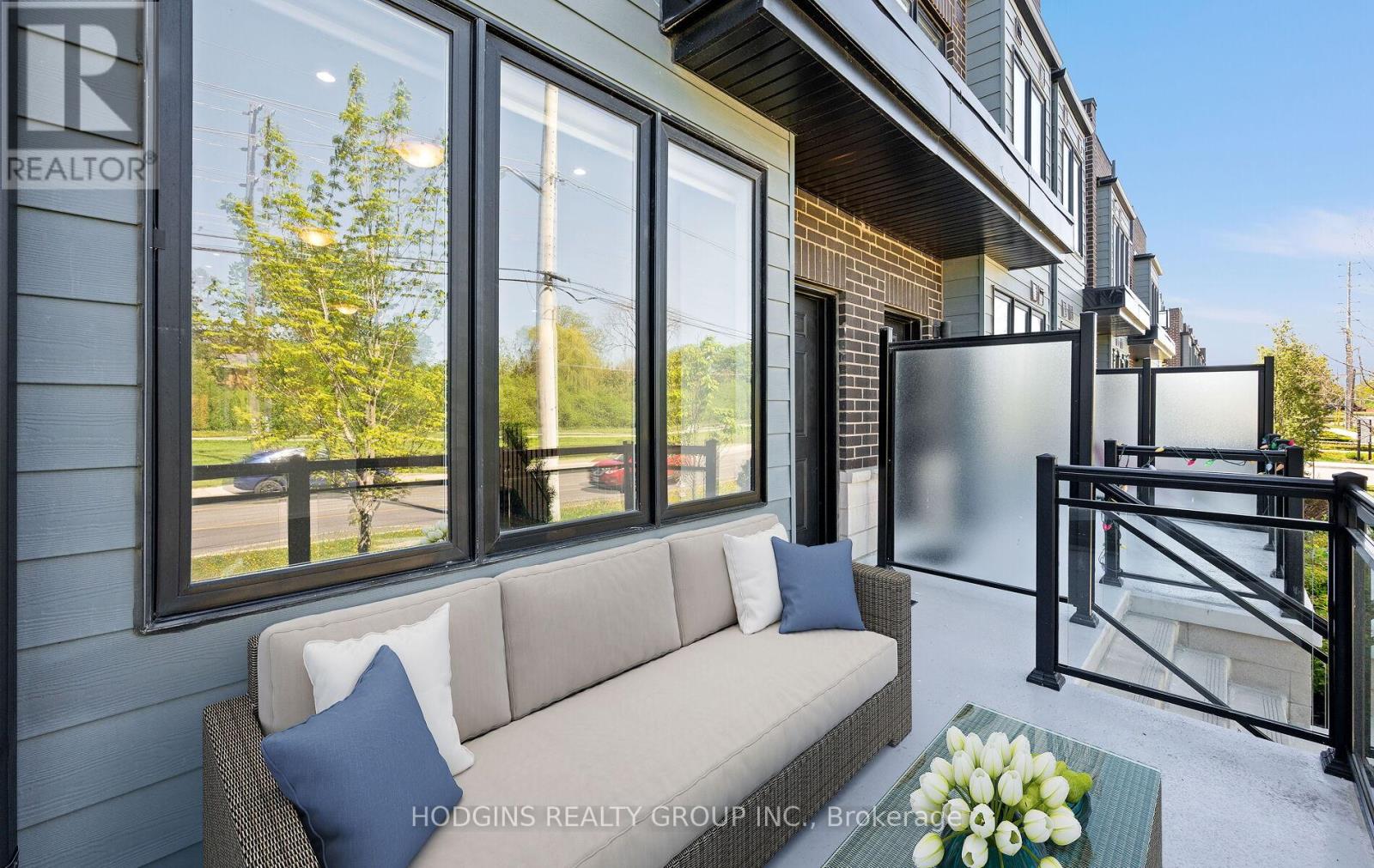Row / Townhouse for Sale in 5 - 2212 BROMSGROVE ROAD|Mississauga (Clarkson), Ontario L5J0B3 4